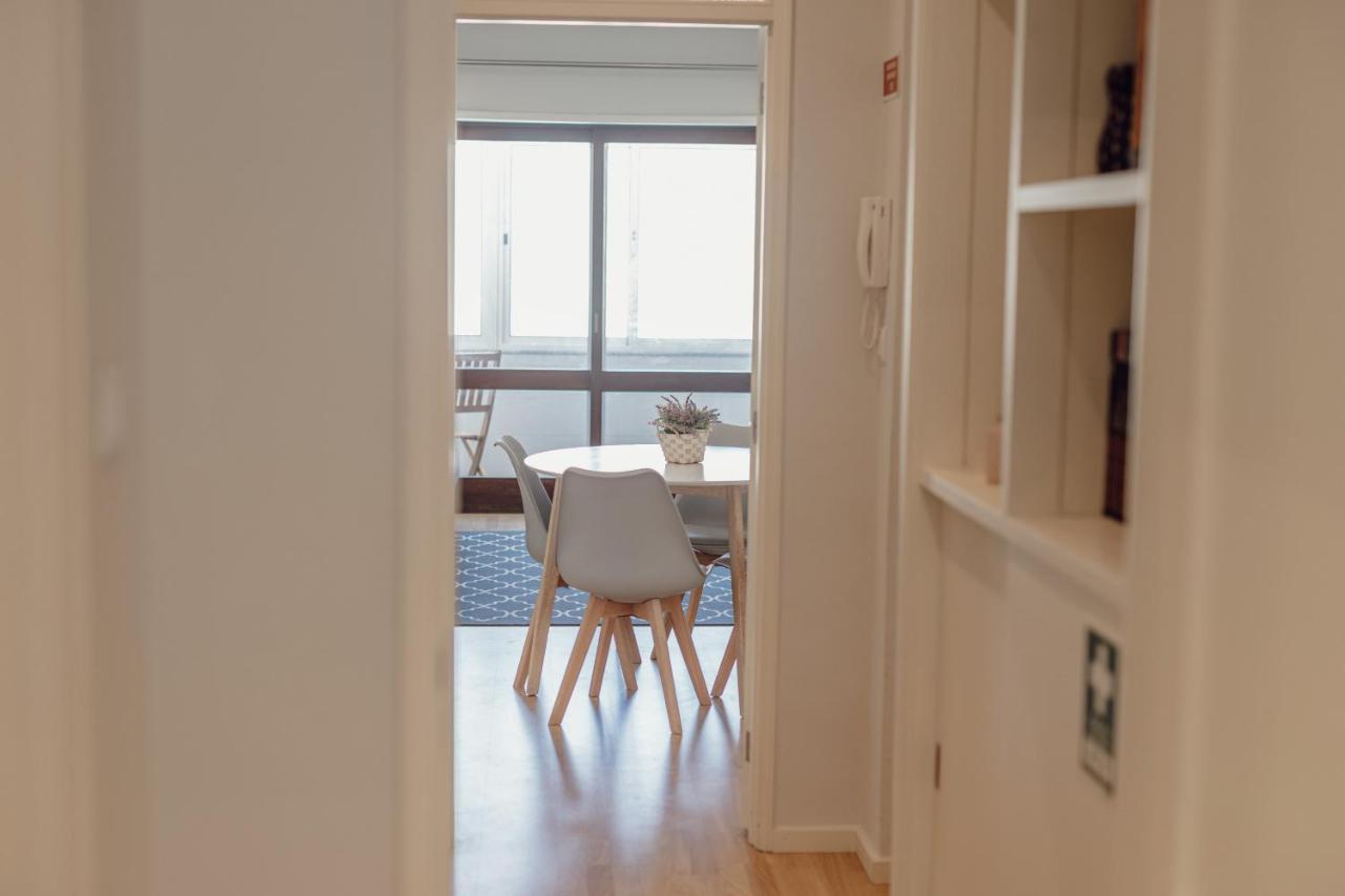 Downtown Design With Balcony By Vacationy Appartamento Oporto